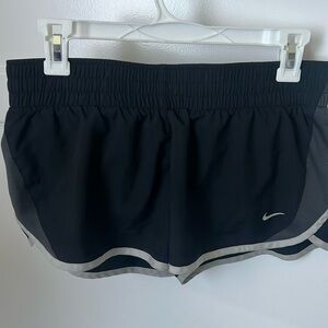 Nike shorts size size medium